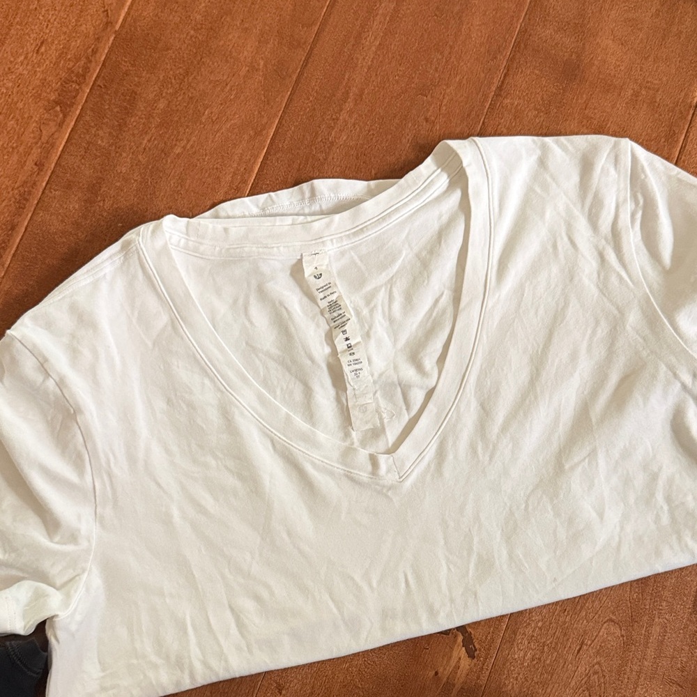 lululemon White Short Sleeve Tee - Picture 2 of 2